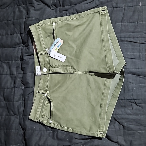Lane Bryant Midi Distressed Short Green eco friendly size 18 NWT - Picture 2 of 7